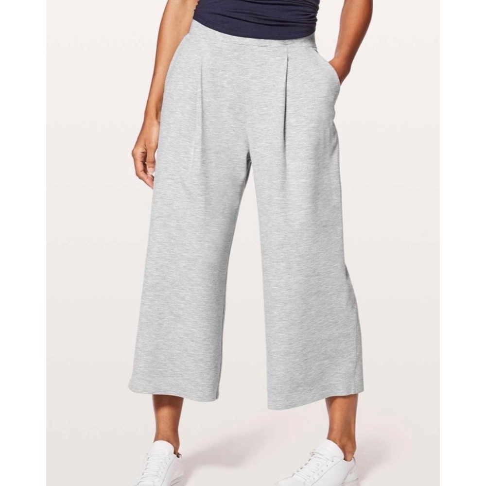 Lululemon Can You Feel The Pleat Crop 21" Heathered Power Grey Pants Size‎ 2